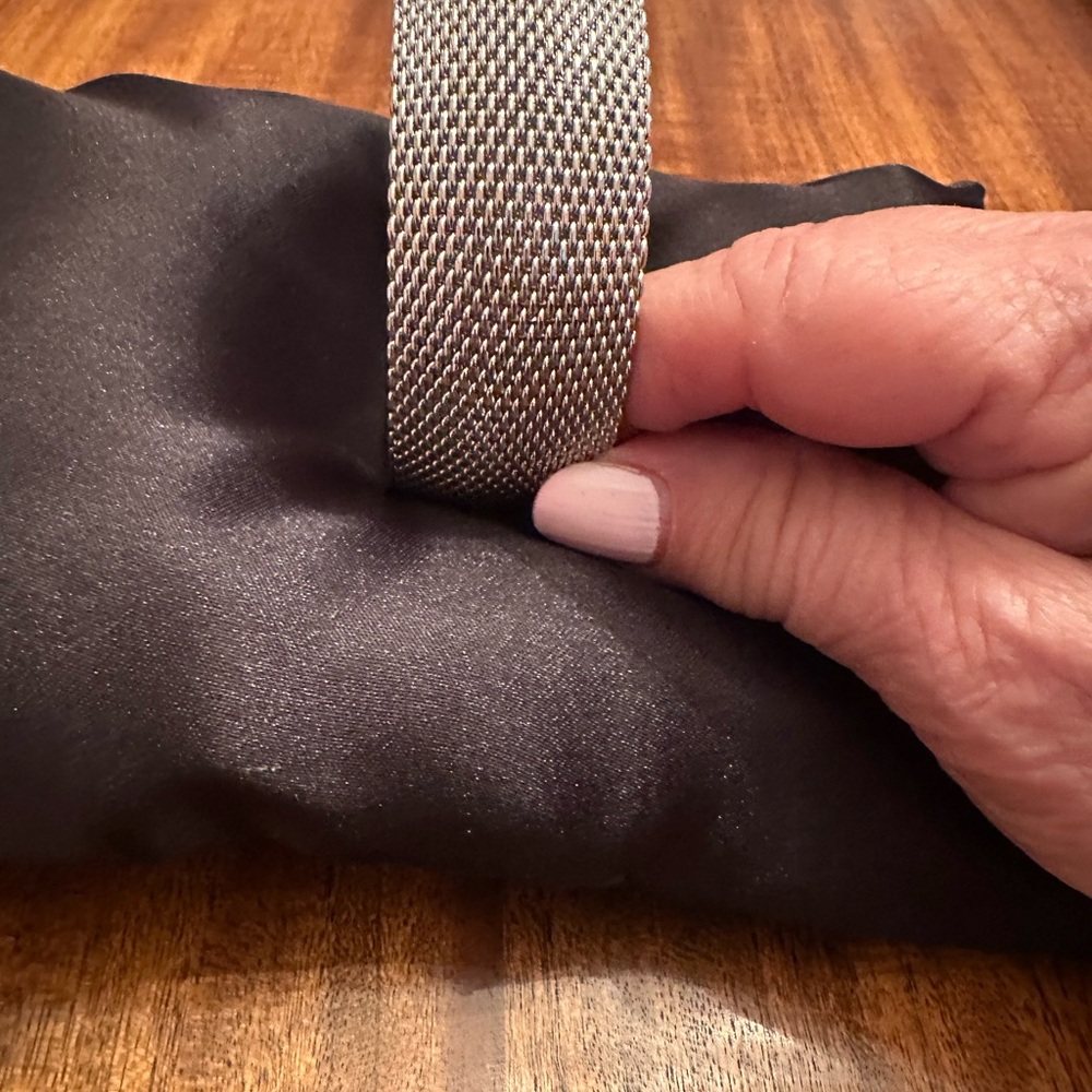 Wide Mesh Bangle - Picture 2 of 8